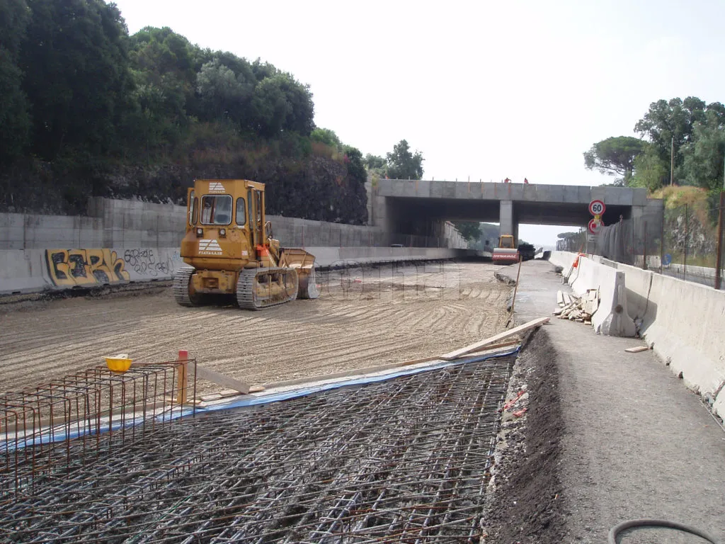Realizzazione di strada o piazzale in cantiere infrastrutturale
